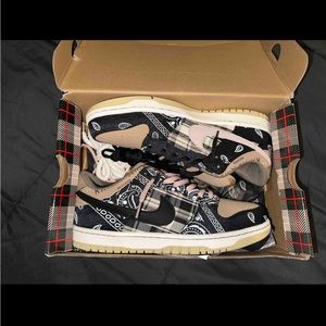 Nike dunks size 9M never worn